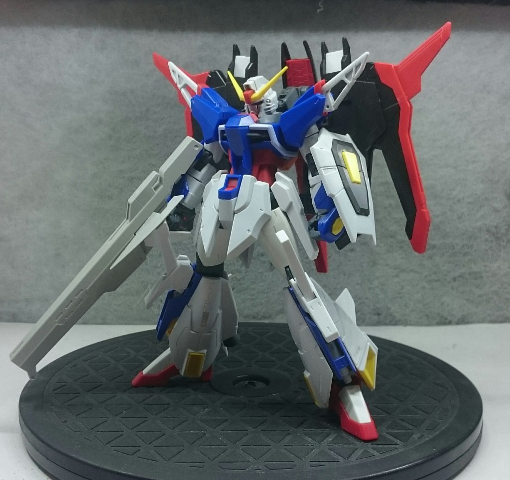 パチ組みして大まかにパーツ合わせをした所です。
このあたりで大体の形出しは出来ていました。