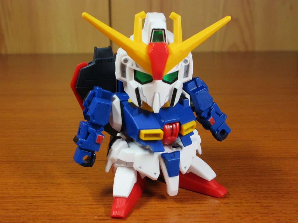 普通に組んだ状態。
特に脚が短すぎて可動もほとんど無い、
多少つま先を外側に開けるぐらいです。
これでは動かして遊べない……