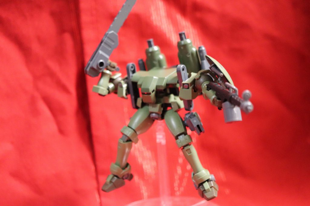 2000円企画でした。
長らくまともな改造していなかったので苦戦気味でしたが、一応は形にできました。
アンフは一番好きなMSの一つなので以前にもアンフ宇宙型なんていうのも作ったことがありました。それはまた別で投稿しようと思います。
最後まで見てくれてありがとうございました。
