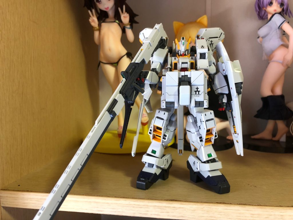 そもそもプレバンの「プリムローズ」「フルドド」を二機ずつ購入したのが「ワナ」に堕ちる始まりで、軽い気持ちで「アウスラ作ろう」なんて思ったのですが、結局、ヘイズル改、アドバンスドヘイズル、ヘイズル二号機、フルドド、プリムローズと５キット分を使っています。お金かかってます。