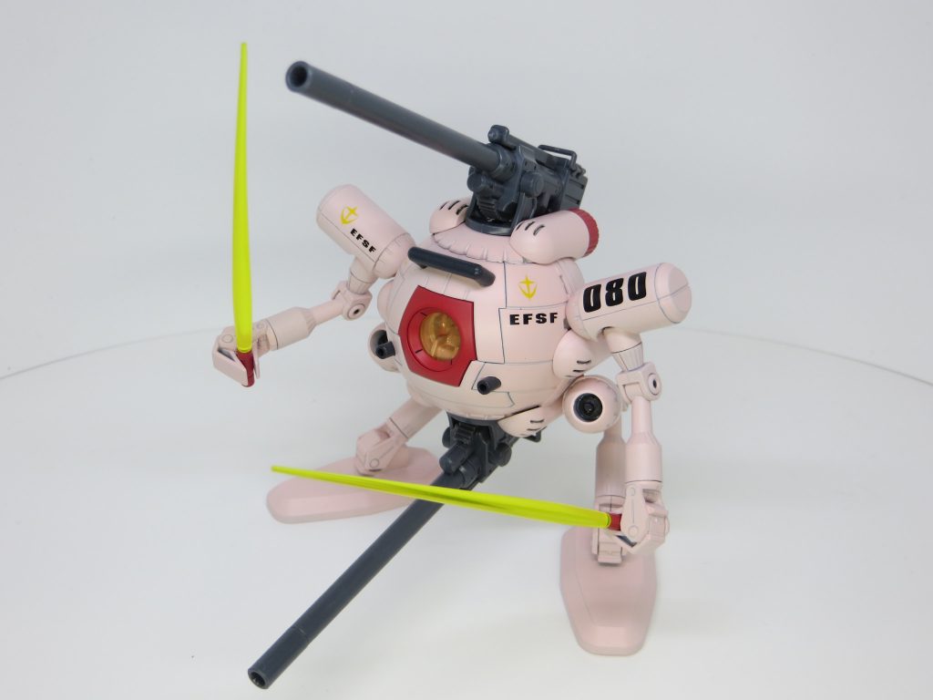 ビームサーベルは抜いて持たせることが可能。身の丈に合った短いビーム刃ですｗ