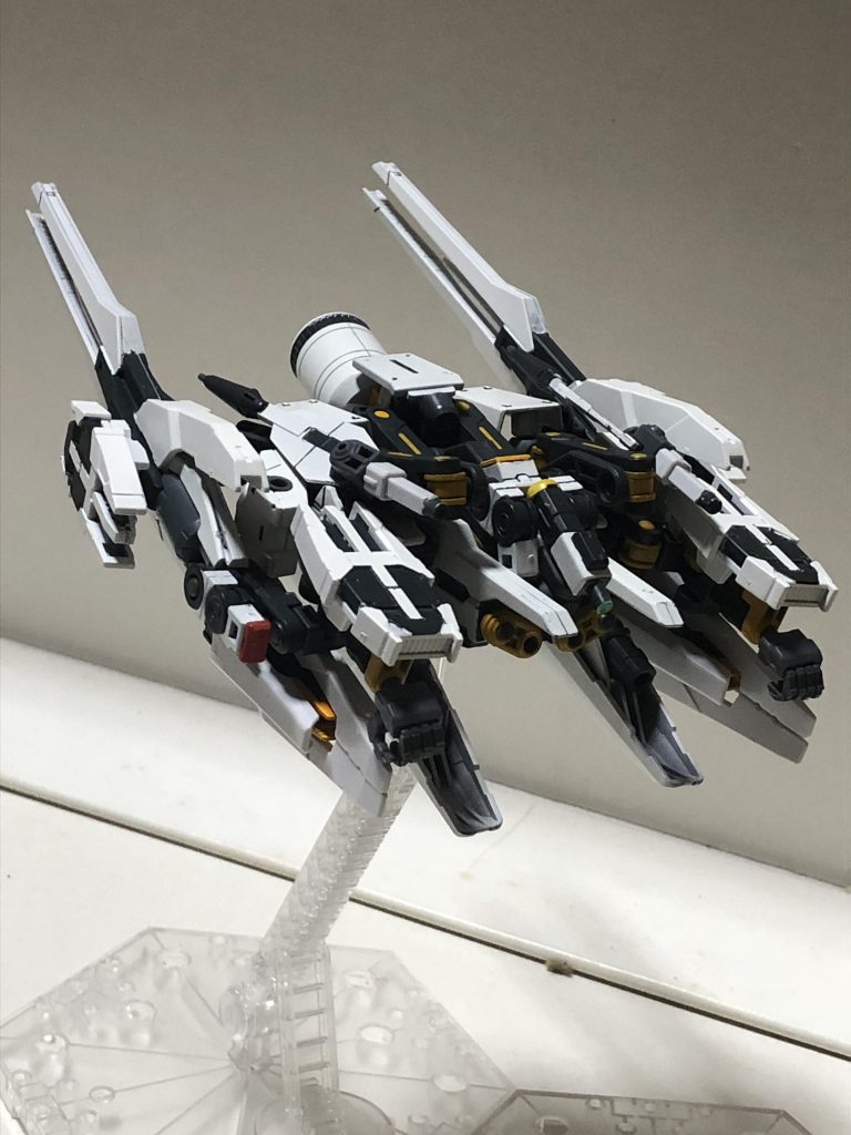 飛行形態背面。
フラッグ…というよりはブレイブに近い変形構造になってる。