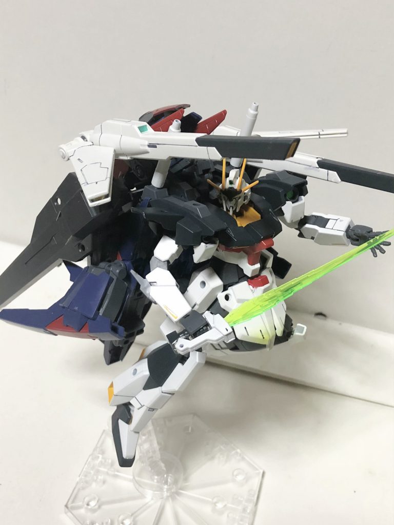 大型ビームサーベル。

…実は塗装に失敗して他の部位よりだいぶ厚塗りになってる。