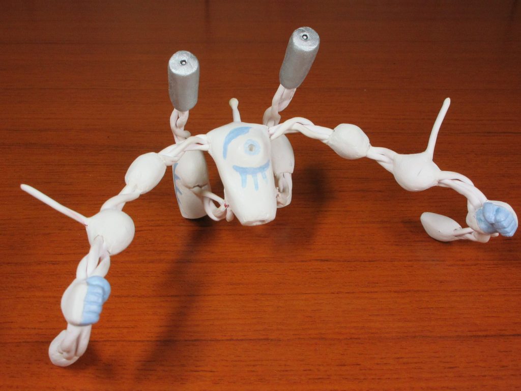 上半身。
100円ショップで購入した粘土とアルミ線で作りました。
今回、下半身は飾りです。
偉い人にはわからんのです。