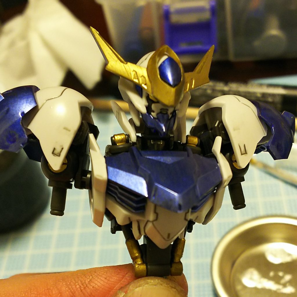 肩の赤い部分をなくすとガラッと雰囲気が変わったような気がします。