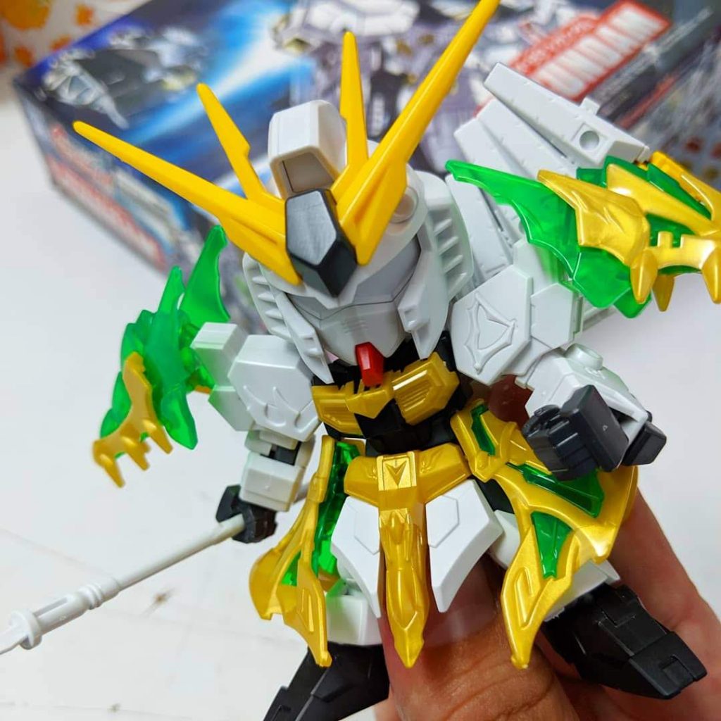 創傑伝の胴体、肩にBBνの頭と腕をポン付けしたところ