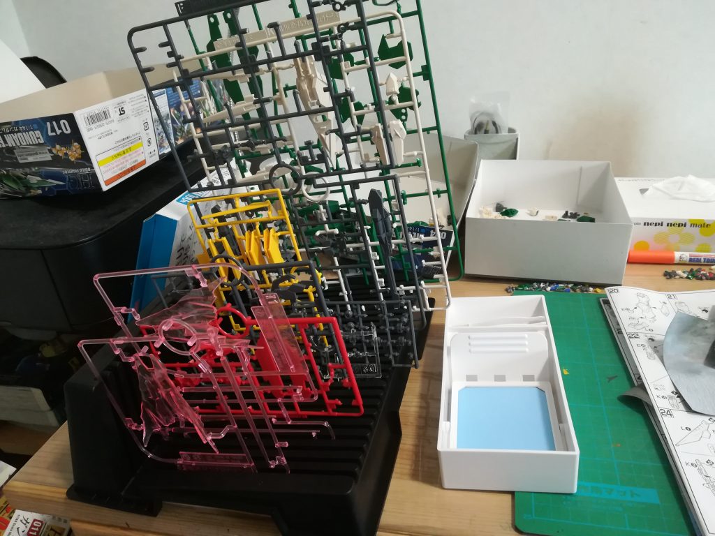 ランナー立てや、デカール貼りやすくするやーつを導入！