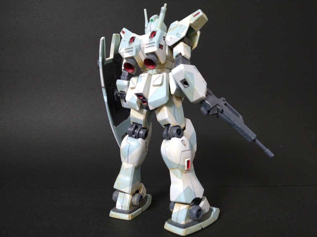 背面
ふくらはぎのマルイチとバックパック上部のバーニアに汚れを少々....。