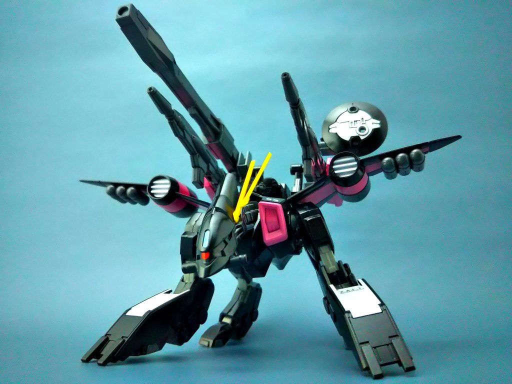 装備は左上にタルタロス(レールガン)、左下にファイアーヴェルク(拡散弾)、右上にレドーム、右下にルカン(機銃)、羽下にスモークチャフ、口からビームサーベル2本、ついでに前足のクロー2枚です