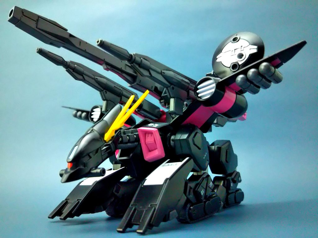 基本移動時は重量の問題から足を折りたたんでの走行でスラスターを吹かします