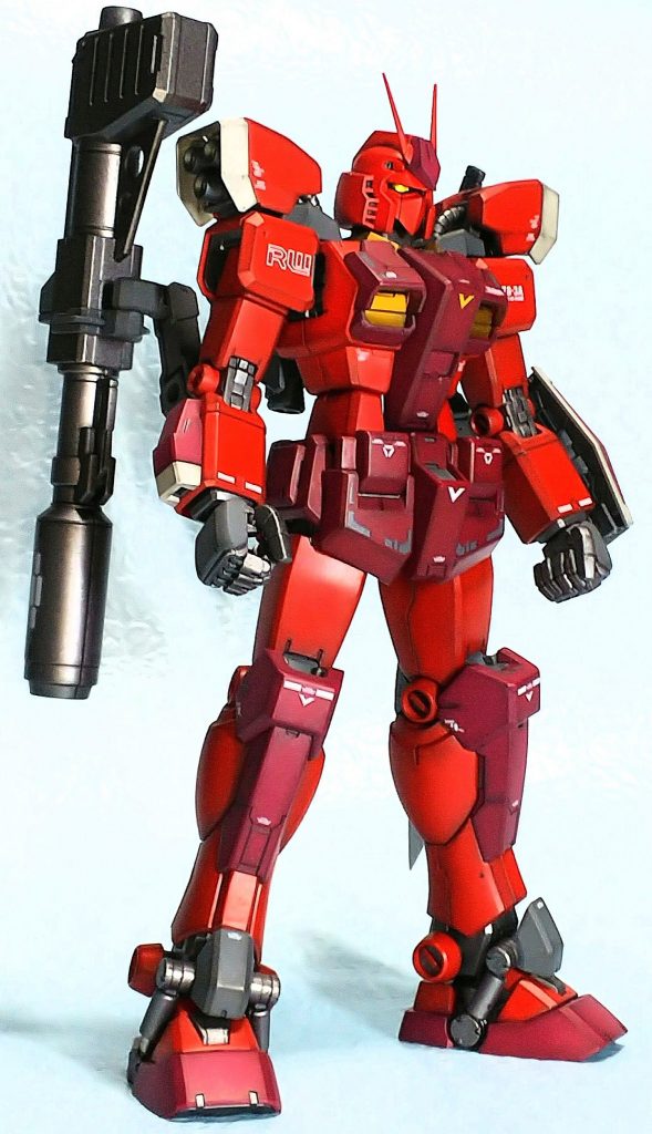 右側前方より。
大迫力のバズーカは、ライトガンメタルで塗装。