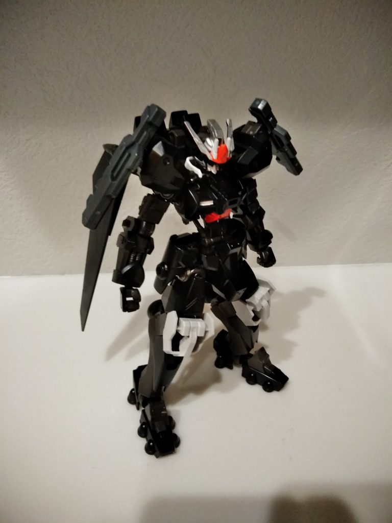 立ち
目はメタリックグリーン