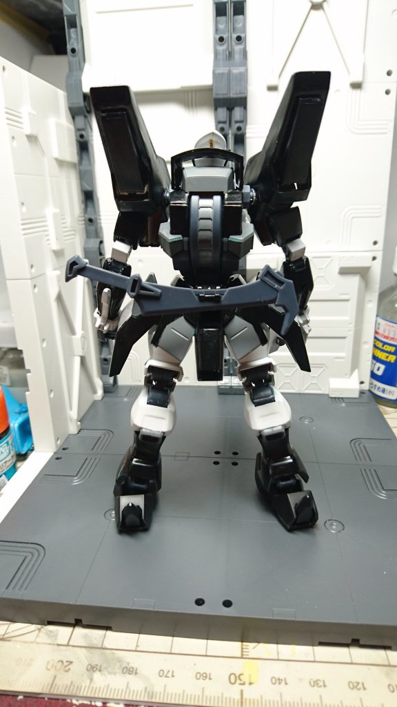 最後に前後のショットを
やや中途半端ではありますが初の(ほぼ)全塗装&数少ない完成機の為気に入っております
最後まで閲覧どうもありがとうございました