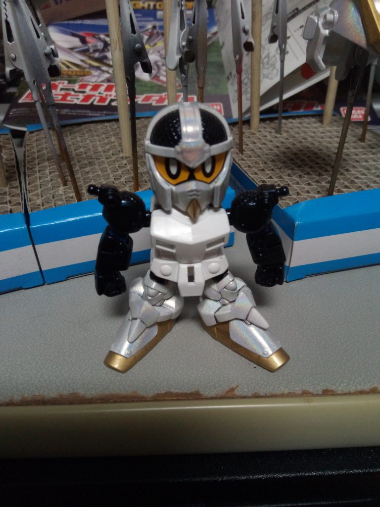 軽装。一部はホログラムが塗ってあるので虹色になってます。