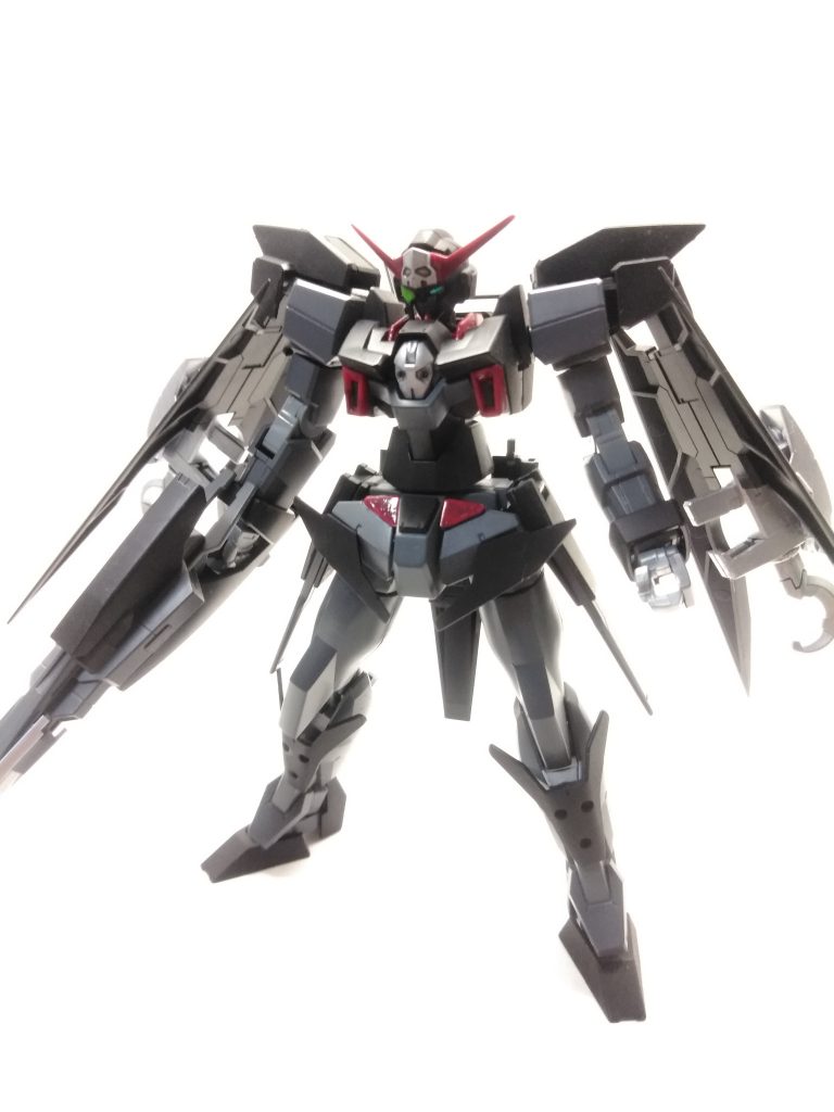 頭部はスカイのパーツが主ですが、眼帯のようなツインアイもプラ板で再現しています。