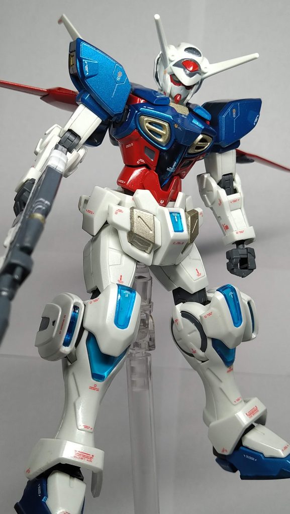 グレー多めにしました。グレー部増やすだけで内部フレームが出てる感というかメカっぽさが増すと思います。