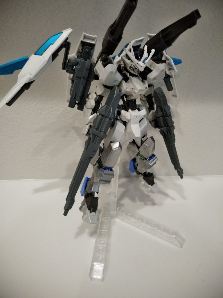 フロストブースター装備
機動力が大幅に増強
砲撃特化機体ですが高速機動による
格闘戦も可能です
また4機のブースター内には
冷却エネルギーが内蔵されている設定(ビルド系向け)