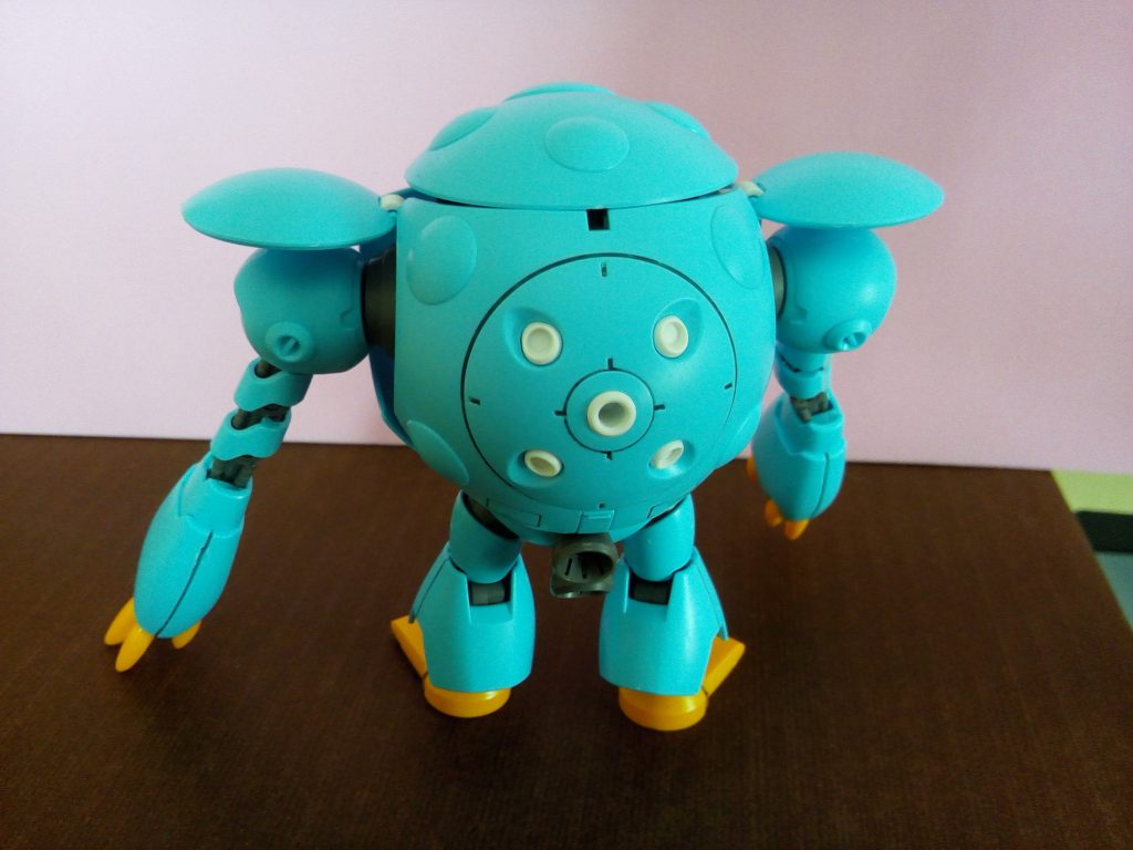 ペンギンをイメージしてるらしく所々にペンギンらしさが有りますね。