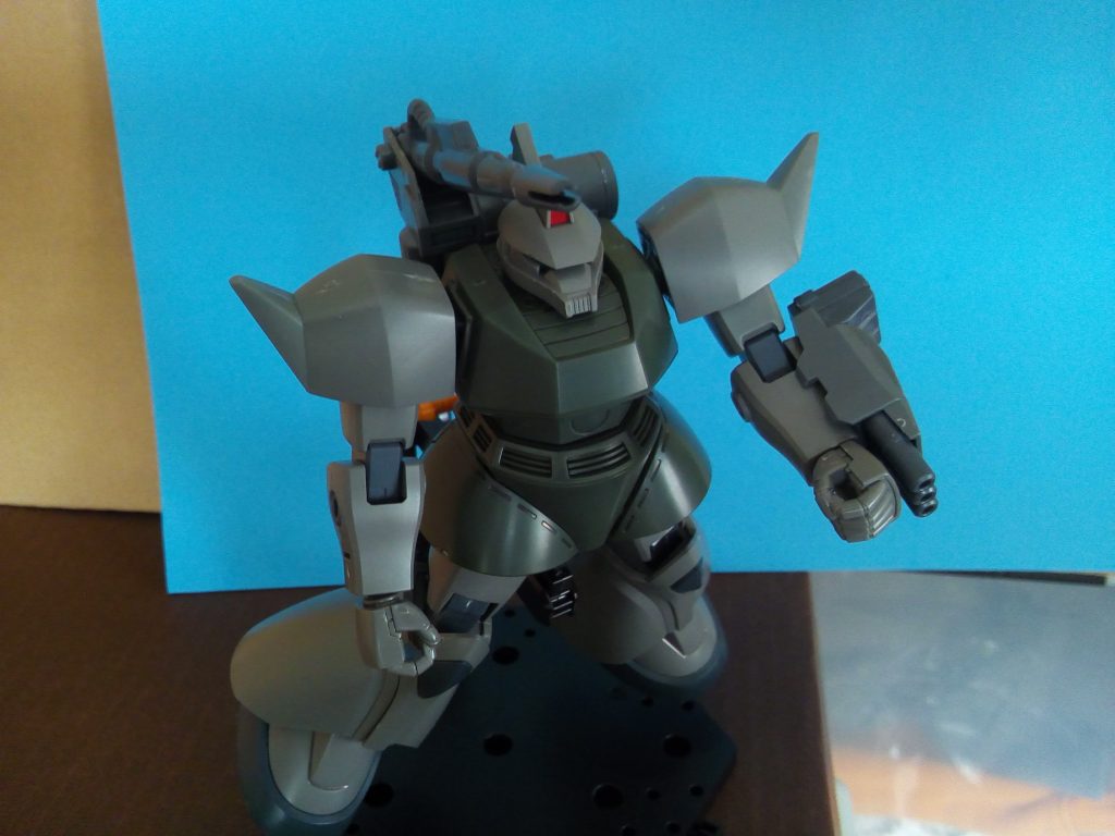 ゲルググは浮いて方が強そうです。
私の個人的意見ですけど・・・