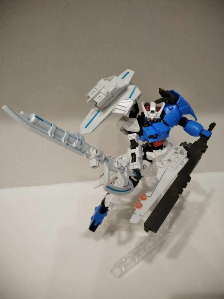 インベントブレイド
アックスとビームガンソード連結による複合武器
ビームガン部分にエネルギー蓄積し
斬撃時威力を増す