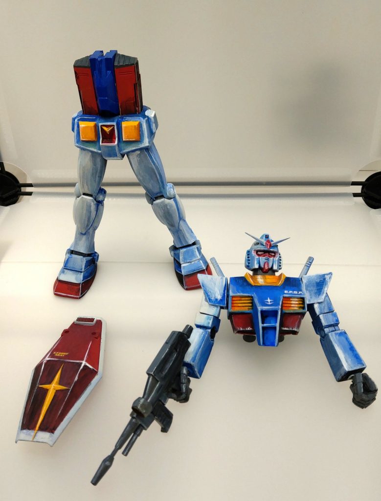 お腹の下段はコアファイターむき出しなのもキットそのまま。( ´_ゝ`)
当時のオープニング見ると、本当はこっちの解釈が正しいような気もしますな。