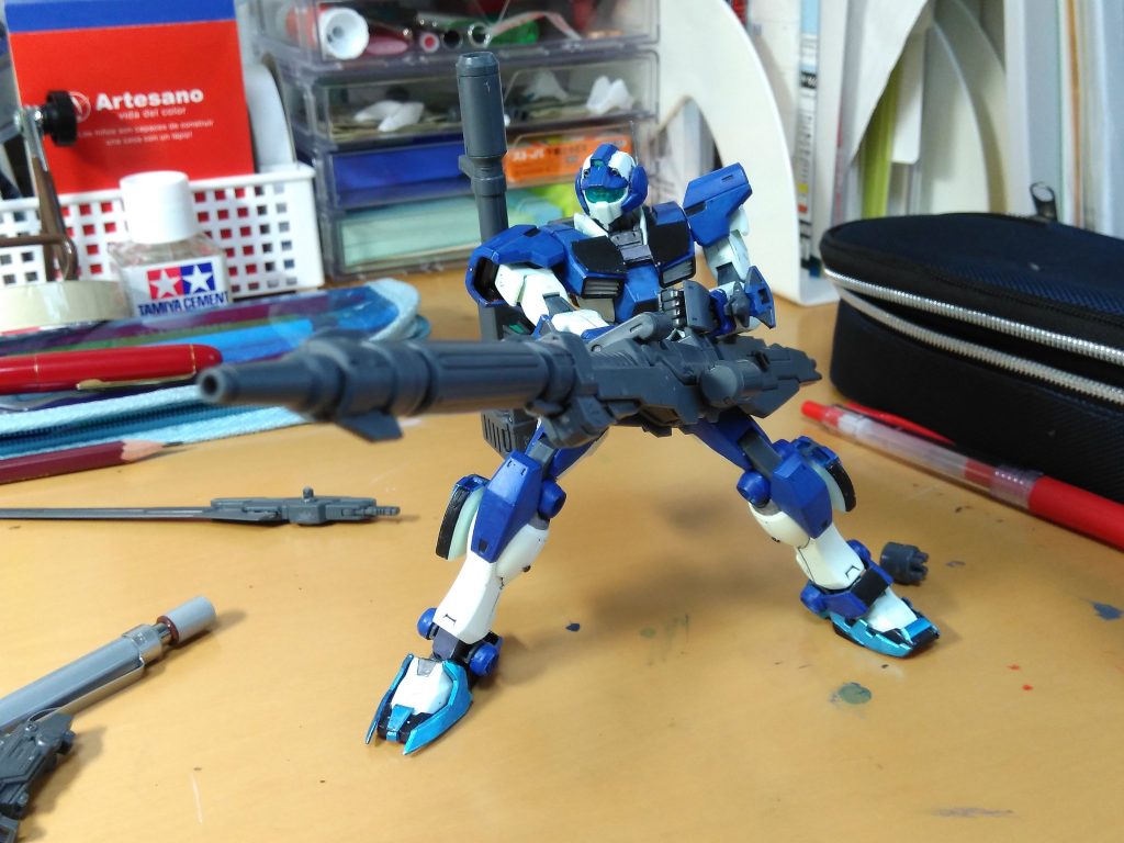 僚機の武装と互換性があるため戦況によってはこのように射撃に回ることも。…いやパイロットの得意戦術は近距離~中距離でしかも格闘だし設定上では、ってことで