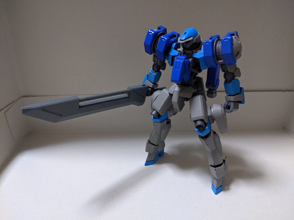 バンダイ製品限定のレギュレーションに対応できるよう(?)ユーゴー用のバスターソードも用意しました。