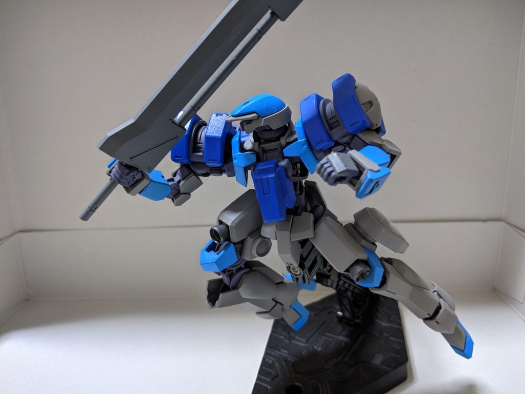 普段マスキングはほとんどしないで満足してしまうのですが、肩のマウントラッチ部分を塗り分けたらいい感じになったので、今後は頑張ろうかな。