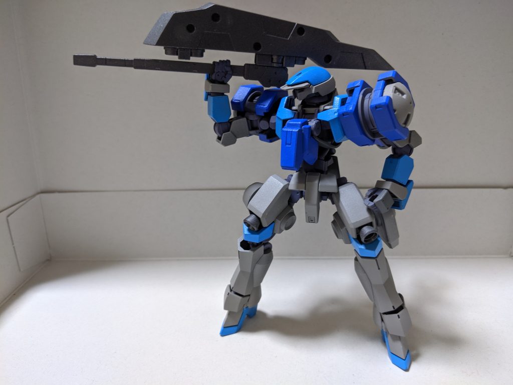 以上です。これも関節を塗りあぐねていたキットなのですが、ガンスタさんのおかげで完成にこぎつけました。
お気に入りの武器をもたせて小改造しただけでもいい気分になれますね。
ツイッターでも他のプラモデル含めて写真を載せています。ぜひご覧ください!