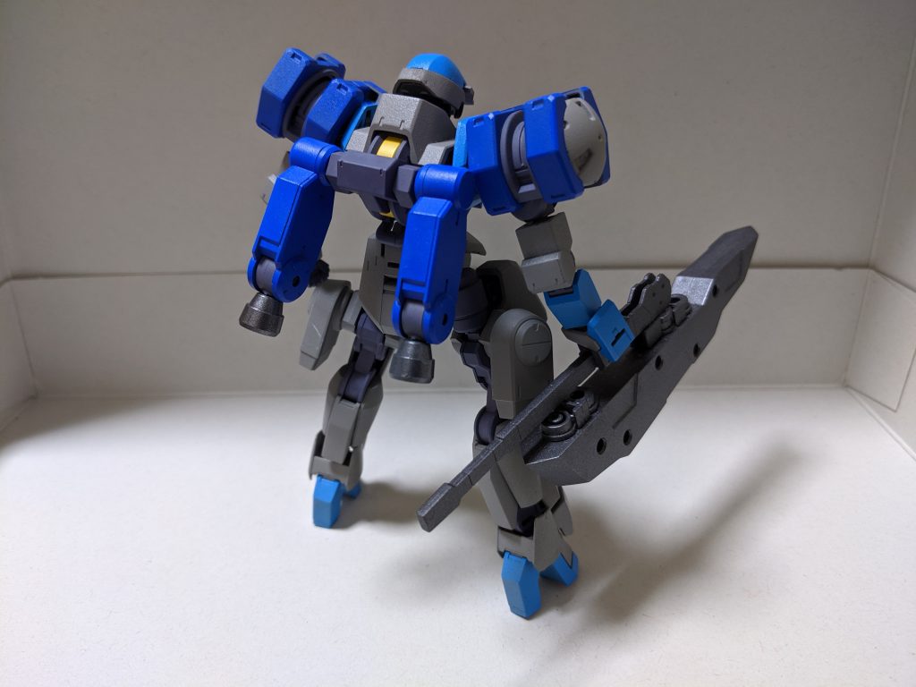 背面。
エイハブ・リアクターは黄色に塗り分け。武器はおなじみガンメタルで塗装。設定上どこまでが黄色かは忘れましたね…