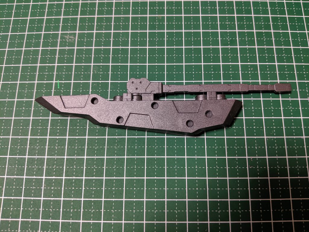 好きなオリジナル要素を自慢。
大型マルチメイスはMSGのフリースタイル・シールドを貼り合わせ、ボールデンアームアームズのジョイントを接着。柄もMSGのブーメラン・サイズを使っています。