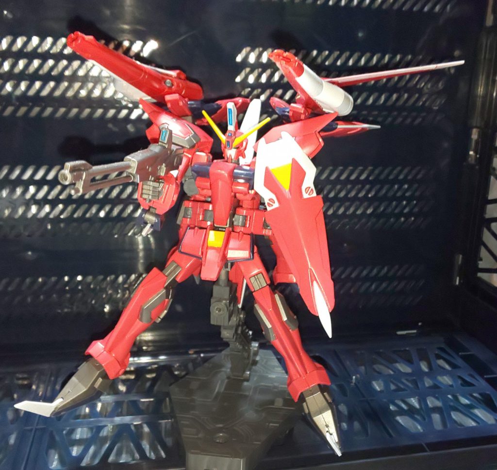 ファトゥム形態。
ヴァンセイバー同様、機動性と火力を両立した、本機の戦闘時の基本形態。