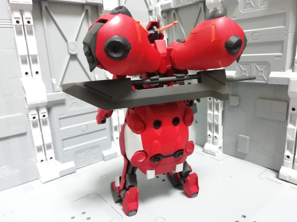 バックショット
バックパックの3ミリ穴に軸受けを増設したことでバスターソードをマウントできるのが最大のミソ。