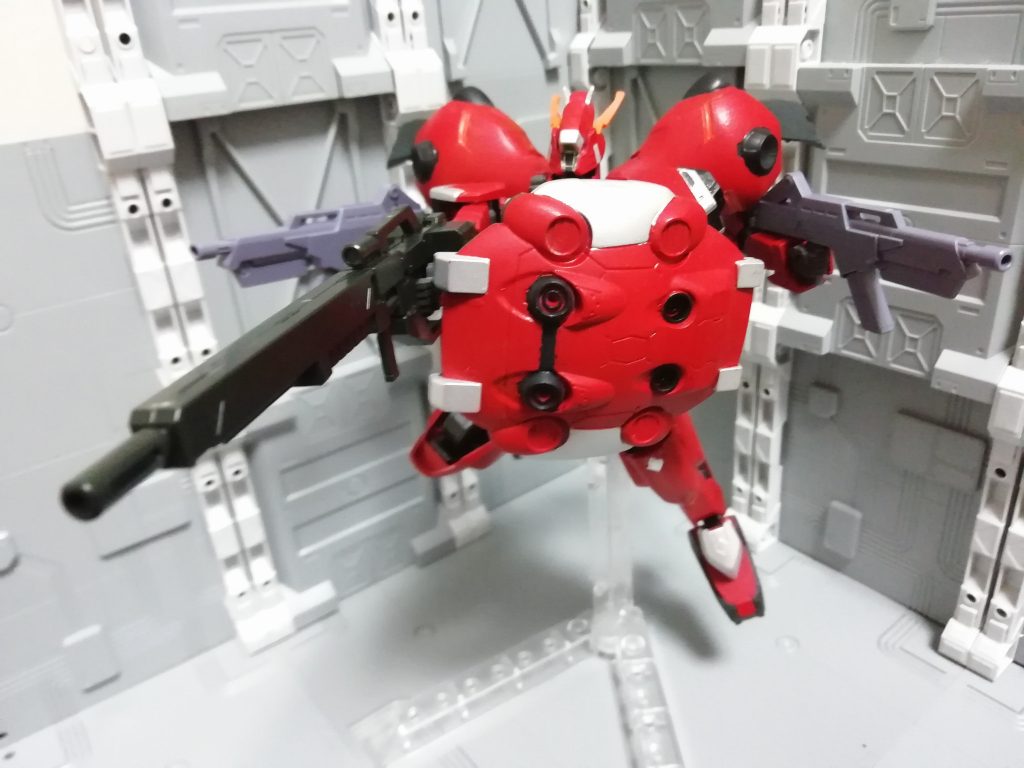 ロングライフルメインのサブアームにアサルトライフル。移動要塞感