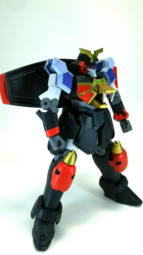 胸のライオンは元パーツとライフルのマガジンを組合せて再現してます。