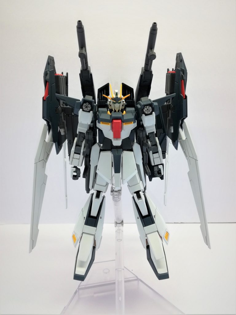 両肩はセンサーユニットからビームガトリングガンに変更されている。
射角に制限はあるものの、中・近距離での破壊力は高い。