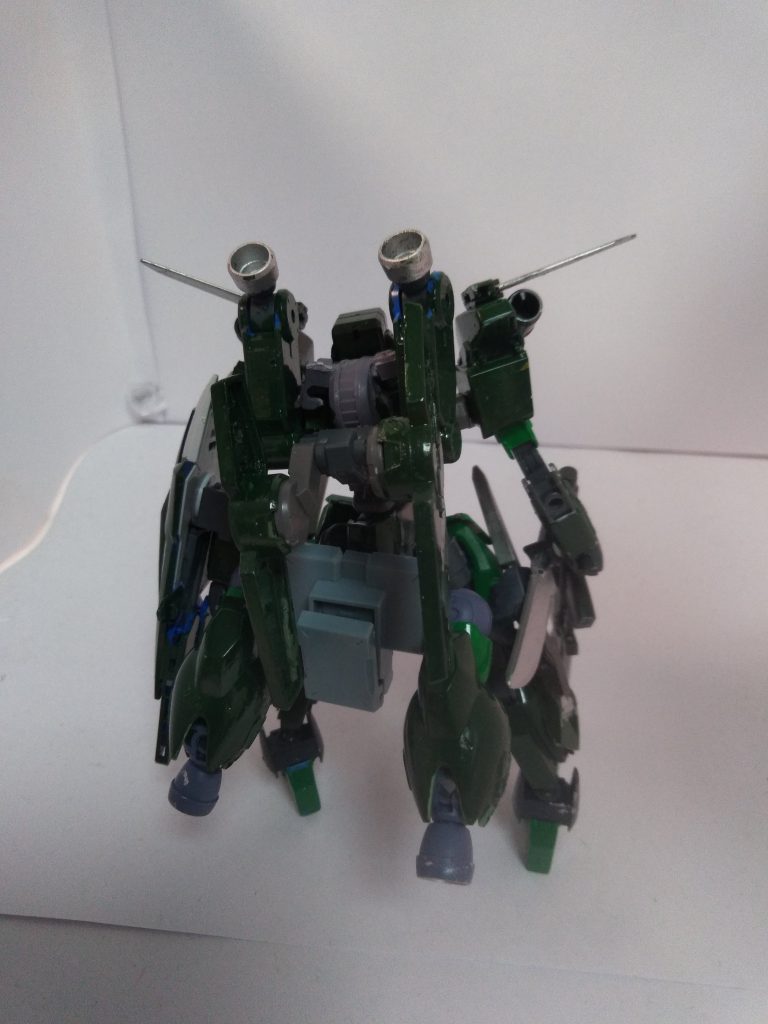 背面
地雷や機雷を使用できるようにホルダーを付けました
センサーミサイルという敵機を感知すると飛んでいくミサイルも使える