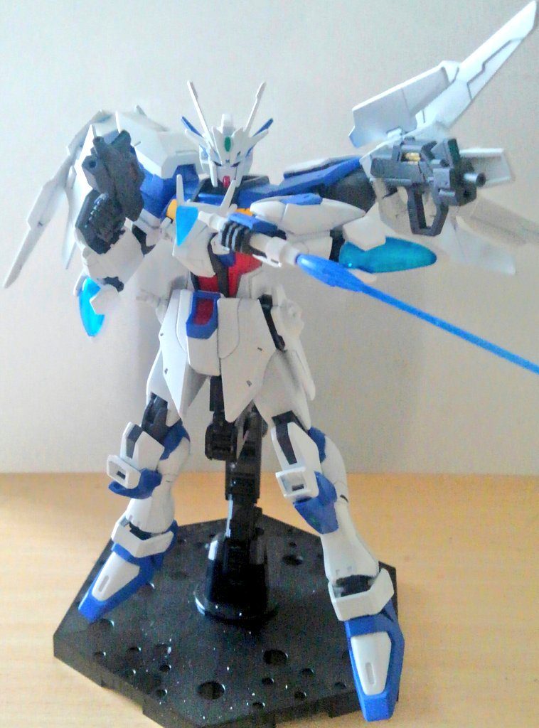 ビームピストルは両肩のグリッターレブⅡにマウントできるようにしました!