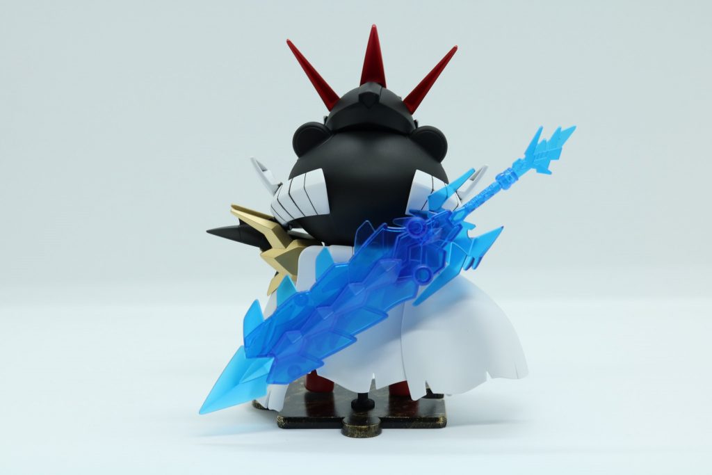 背面
くたびれた感じのマントが哀愁(?)を感じさせますw