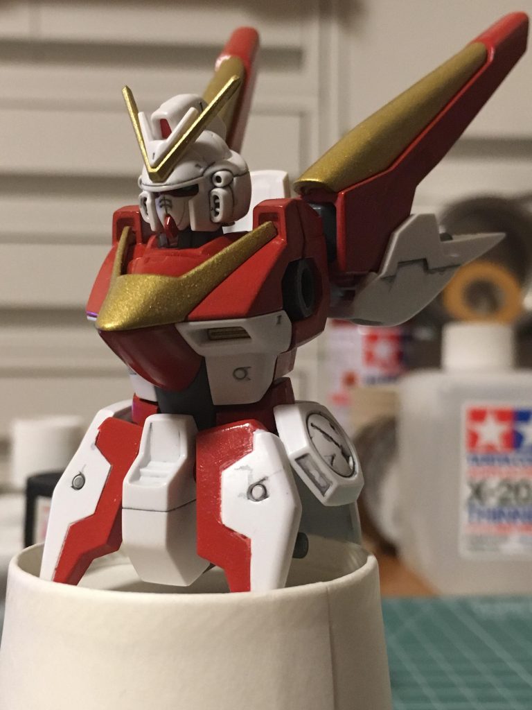 赤い部分はアクリジョンベースカラーグレーを下地にしてから水性ホビーカラーの朱色で塗装しています。今回もすべて筆塗りです。