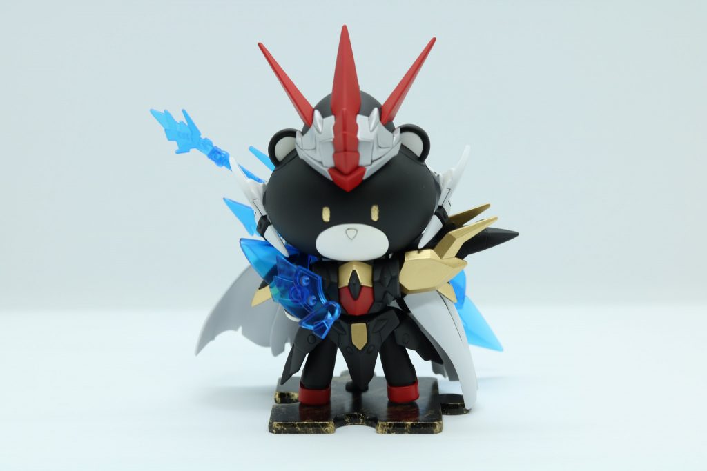 正面
魔竜剣士ゼロと同じように 右腕に金 左腕に赤 の小手? のようなものを作っては見ましたが 左はマントに隠れて見えませんでした・・・。