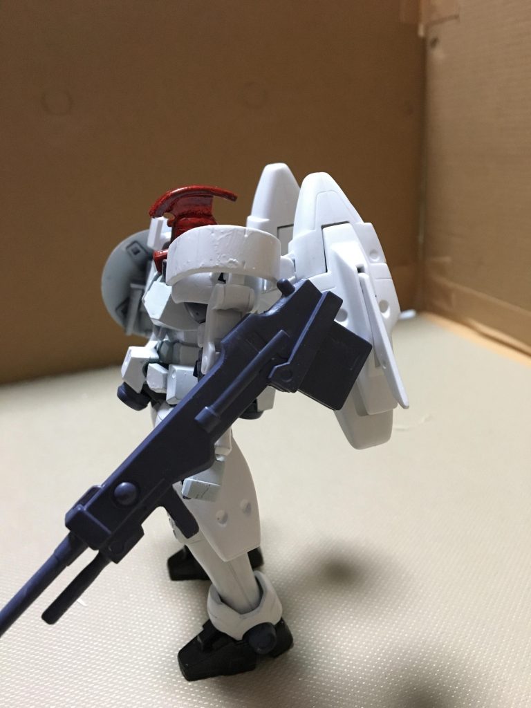 ドーバーガンは内側に2.5mm穴をあけてリーオーのランナーの切れ端でつなげてます。色は元々真っ白だったので、サーフェイサー（白）を吹いてからガンダムマーカー（ガンダムメカグレー）を筆塗しています。