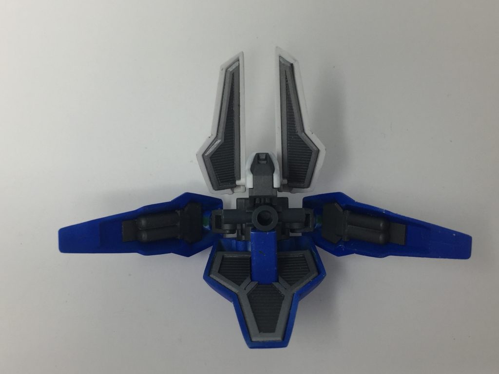 画像だと見えにくいですが、フロントとリアのアーマーはシンプルなトラスフレームを仕込みました。サイドアーマーには小型のプロペラントタンクを片側2つの系4つをプラ材からスクラッチしてみました。