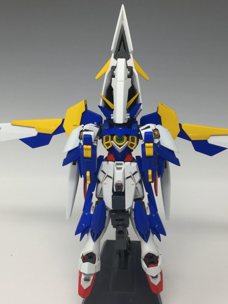 シールドの裏側も綺麗に塗り分けました。もっと細かく塗り分けても良かったかも。
前腕の黄色い爪には極小のネオジム磁石を埋め込んで、塗装後に後ハメが出来るようにしてあります。