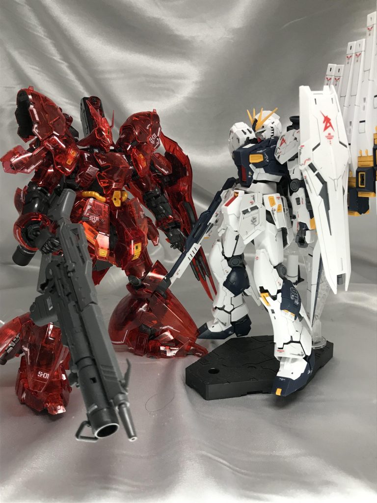 そしてこの並び!
この二機はならべて飾りたいですよね(///▽///)
RGって初期の組んで痛い目あってから嫌煙してたんですが、
めちゃくちゃよくなりましたね(///▽///)