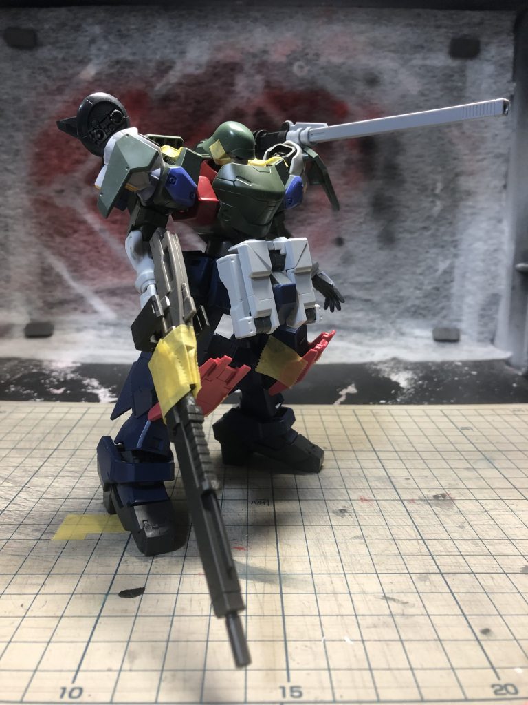 塗装前の状態。
ストライカージンクス、アドバンスド・ヘイズルをメインに、バルバトス、フラウロス、ダンタリオン、マンロディ、各種オプションパーツを使用しています。
今回はこの頭部を思い付いた時点で「イケる」と確信しました。