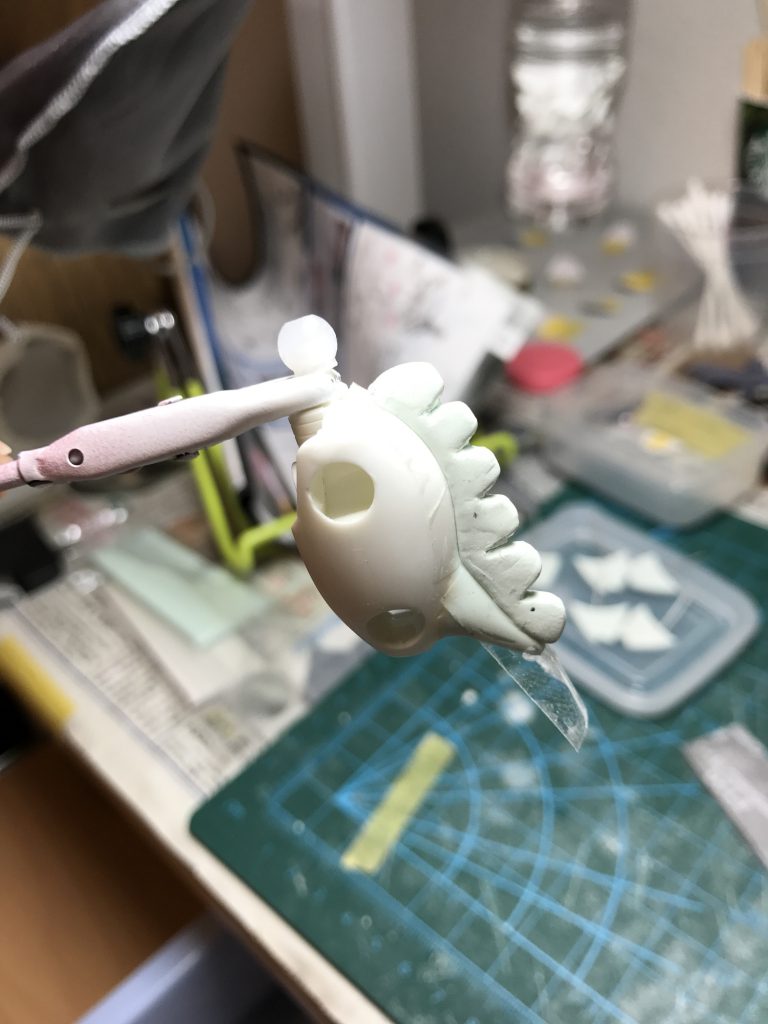 シッポもトゲもエポキシパテで製作。
トゲを設定通り丸く仕上げるのになかなか苦労した...。