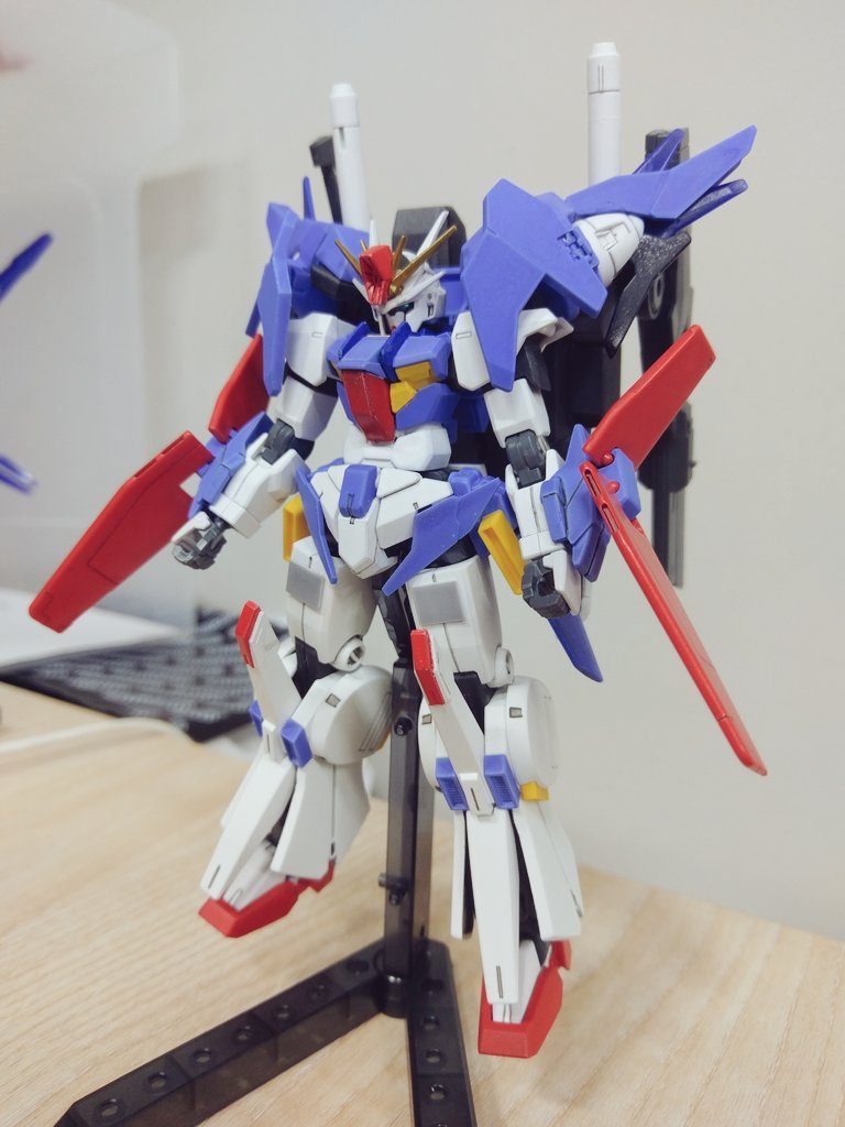 塗装がだいたい出来た状態です。
あらかじめだいたいの色は決めていたのでサフしたとこからすぐに塗装してたのでサフ萌え画像はありません。
ここから腕にパーツを追加したりしました