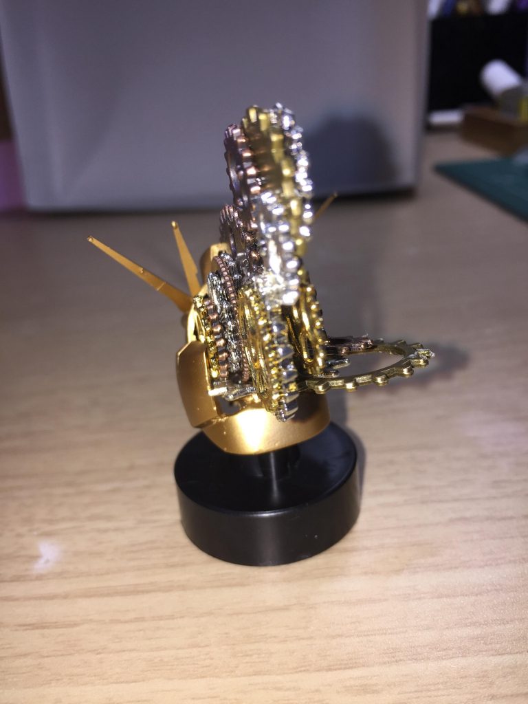 2000円企画に投稿しようかと思ったので、歯車が1000円、くじが680円とレギュレーションには合致しているようには値段を抑えましたが。果たしてレギュレーションの穴を突っついたような作品は良いのか？となったので、このまま投稿します。