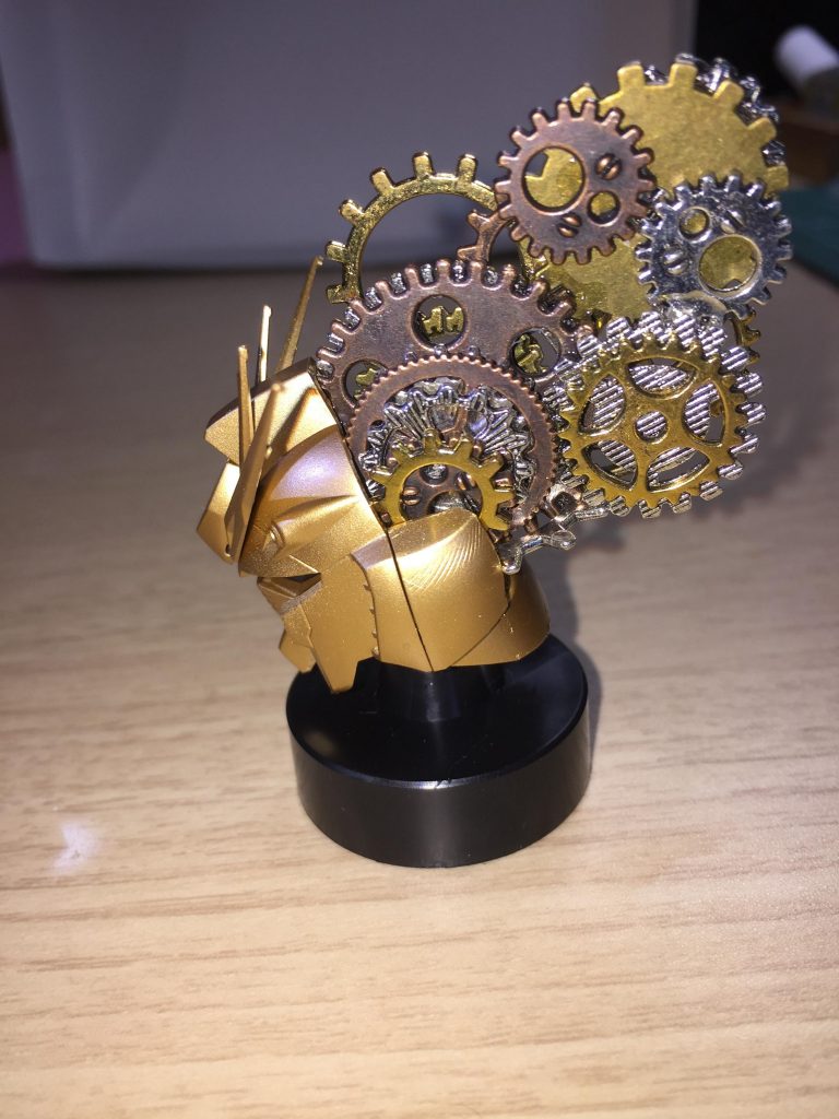 傷や歯車の配置、数や方向性にも自分なりに意味を設定して、作成しました。